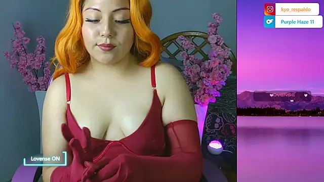 Snapshot of PurpleHaze17 chatting on October 28, 12:00 am PurpleHaze17 online show from October 28, 12:00 am