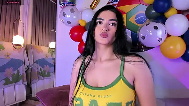 Snapshot of miel_gomez chatting on July 10, 11:43 am miel gomez online show from July 10, 11:43 am