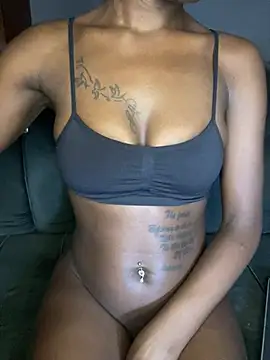 Snapshot of pretty_maliah chatting on May 5, 9:40 pm pretty maliah online show from May 5, 9:40 pm