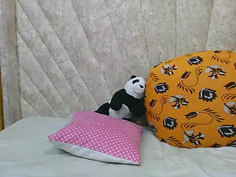 Sexy Villagegal online show from December 1, 7:15 pm