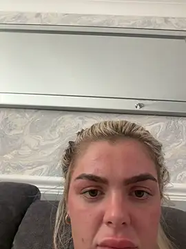 IrishTeenBarbie69 online show from May 24, 6:52 pm