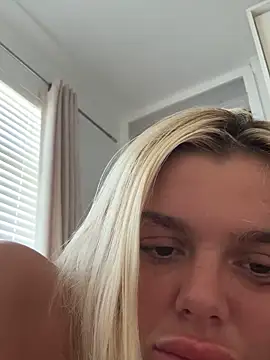 IrishTeenBarbie69 online show from April 10, 10:22 am