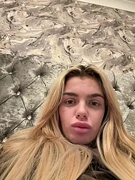 IrishTeenBarbie69 online show from February 8, 10:40 pm