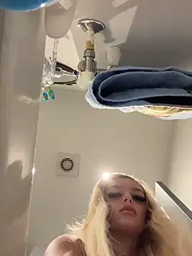 IrishTeenBarbie69 online show from December 24, 12:44 am