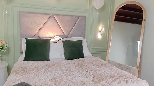  Miss Kimm online show from January 10, 12:00 pm