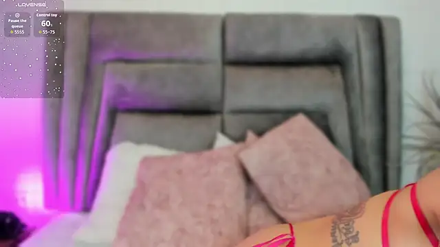 sophiee smith online show from October 7, 11:33 am