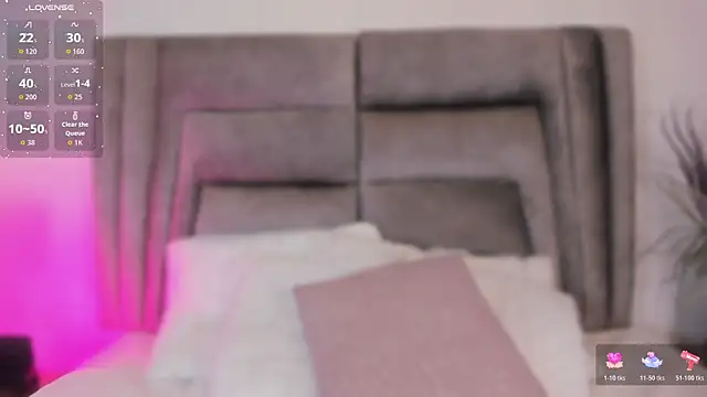 sophiee smith online show from April 17, 11:35 am