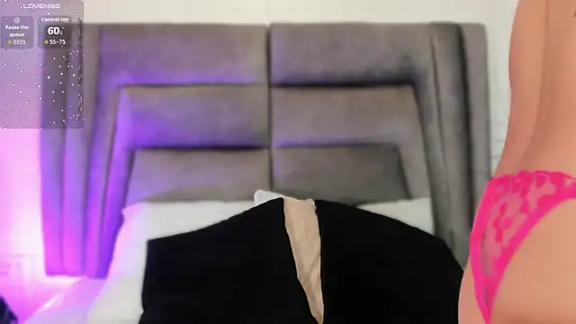 sophiee smith online show from November 18, 11:02 am