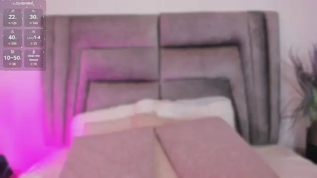 sophiee smith online show from April 2, 11:39 am