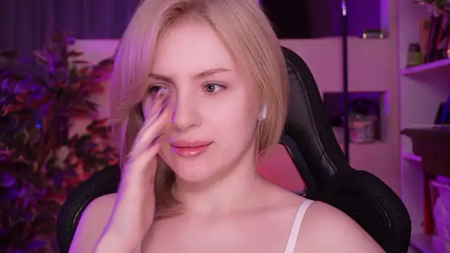 Chriss Fox online show from March 14, 5:19 pm