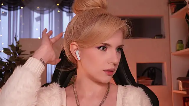 Chriss Fox online show from April 9, 3:40 pm