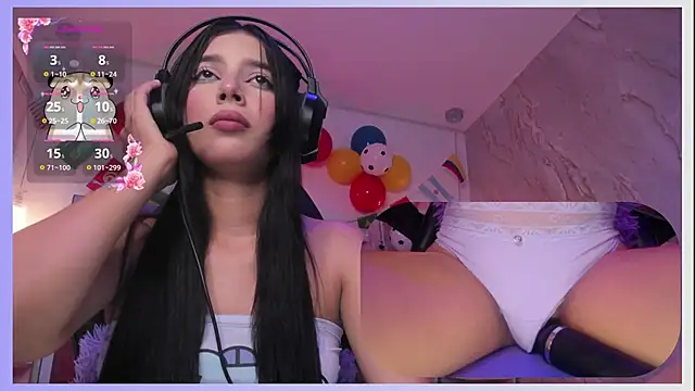 Snapshot of SweetieCloe_ chatting on June 12, 9:23 pm SweetieCloe online show from June 12, 9:23 pm