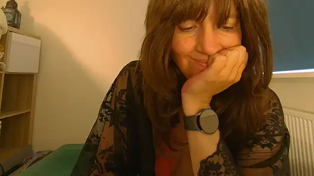 Snapshot of Ella_Next_Door chatting on May 31, 6:42 pm Ella Next Door online show from May 31, 6:42 pm