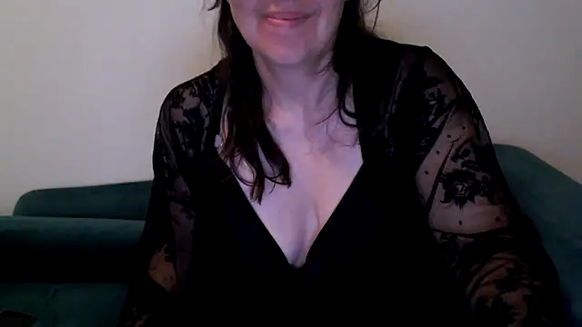 Snapshot of Ella_Next_Door chatting on September 14, 8:53 pm Ella Next Door online show from September 14, 8:53 pm