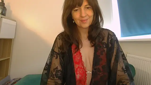 Snapshot of Ella_Next_Door chatting on May 17, 10:15 am Ella Next Door online show from May 17, 10:15 am