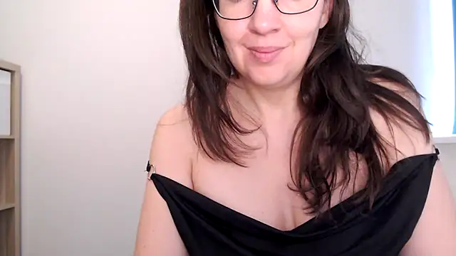 Ella Next Door online show from December 22, 9:42 am