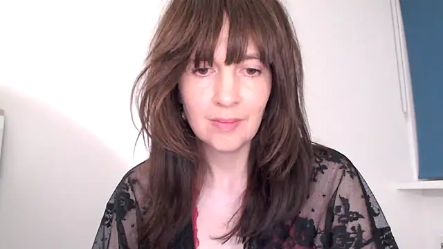 Snapshot of Ella_Next_Door chatting on April 18, 9:48 pm Ella Next Door online show from April 18, 9:48 pm