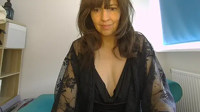 Snapshot of Ella_Next_Door chatting on May 15, 9:18 am Ella Next Door online show from May 15, 9:18 am