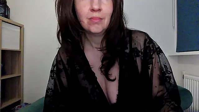 Ella Next Door online show from December 19, 8:00 pm