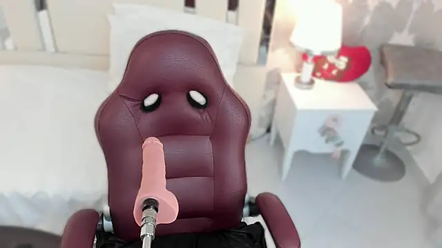 Miliaangeles online show from December 17, 9:25 am