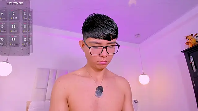 Snapshot of CodyTwink chatting on June 5, 1:50 pm CodyTwink online show from June 5, 1:50 pm