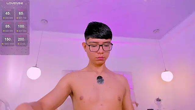 Snapshot of CodyTwink chatting on July 3, 1:28 pm CodyTwink online show from July 3, 1:28 pm