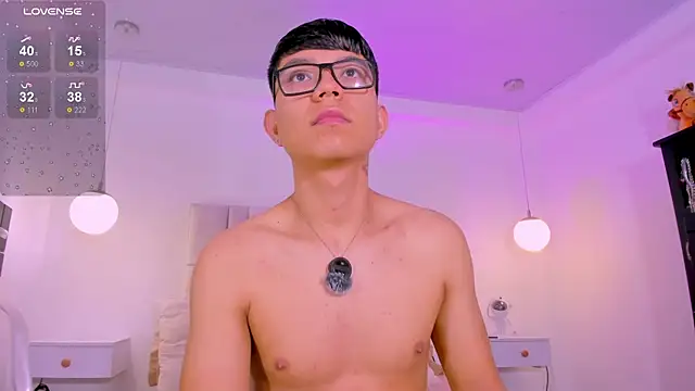 Snapshot of CodyTwink chatting on July 6, 1:29 pm CodyTwink online show from July 6, 1:29 pm