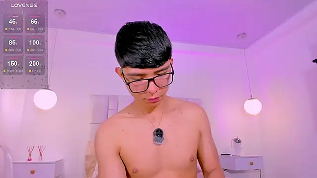 Snapshot of CodyTwink chatting on June 18, 11:54 pm CodyTwink online show from June 18, 11:54 pm