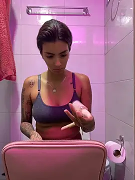 Snapshot of DeuxGold chatting on November 15, 12:25 am DeuxGold online show from November 15, 12:25 am