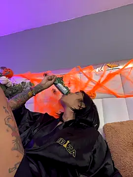 Snapshot of DeuxGold chatting on October 23, 3:49 am DeuxGold online show from October 23, 3:49 am