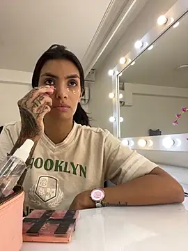 Snapshot of DeuxGold chatting on November 12, 2:26 am DeuxGold online show from November 12, 2:26 am