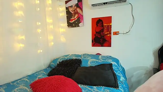 Snapshot of CandyBlackFunXXX chatting on March 22, 3:53 pm CandyBlackFunXXX online show from March 22, 3:53 pm