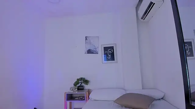 jasminehill  online show from August 2, 1:09 pm