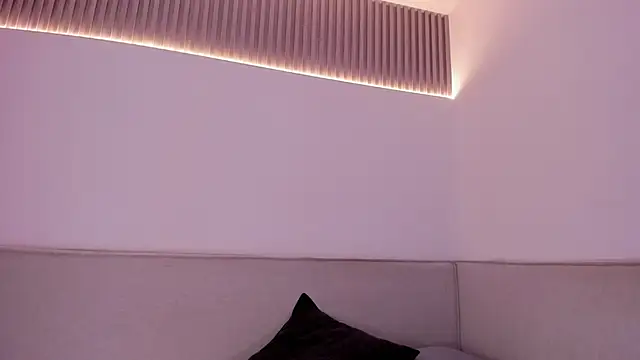 jasminehill  online show from March 25, 2:05 pm