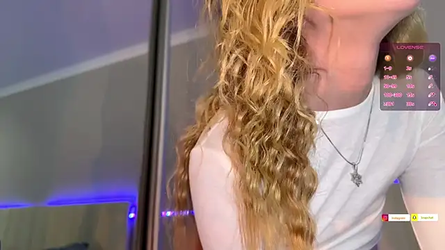 ellie miu online show from February 18, 4:58 pm
