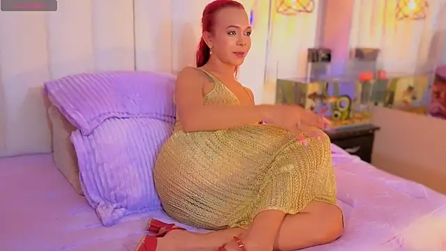 Snapshot of housegirl_bigcock chatting on July 15, 3:57 am housegirl bigcock online show from July 15, 3:57 am