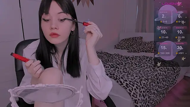 CoddleWeeper  online show from February 26, 10:38 am