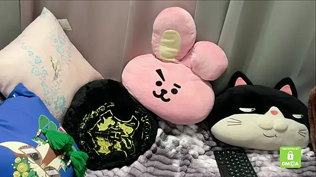 Snapshot of Unique-Beauty chatting on November 19, 4:51 pm Unique-Beauty online show from November 19, 4:51 pm