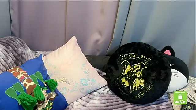 Snapshot of Unique-Beauty chatting on October 31, 4:03 pm Unique-Beauty online show from October 31, 4:03 pm