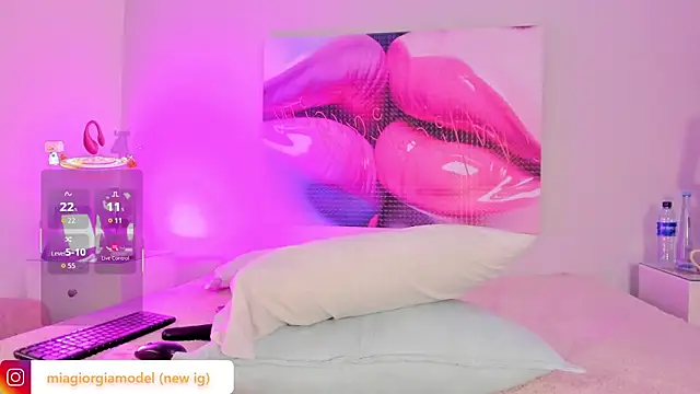 Miagiorgia  online show from March 12, 6:01 pm