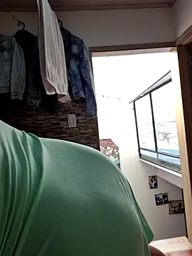 Snapshot of Selket11 chatting on October 18, 1:24 pm Selket11 online show from October 18, 1:24 pm