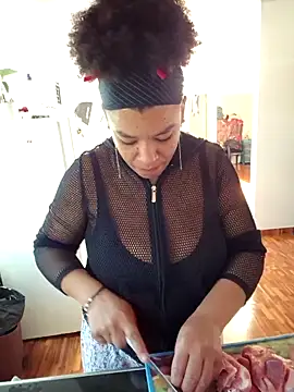 Snapshot of Selket11 chatting on October 2, 3:59 pm Selket11 online show from October 2, 3:59 pm