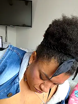 Snapshot of Selket11 chatting on March 10, 4:14 pm Selket11 online show from March 10, 4:14 pm