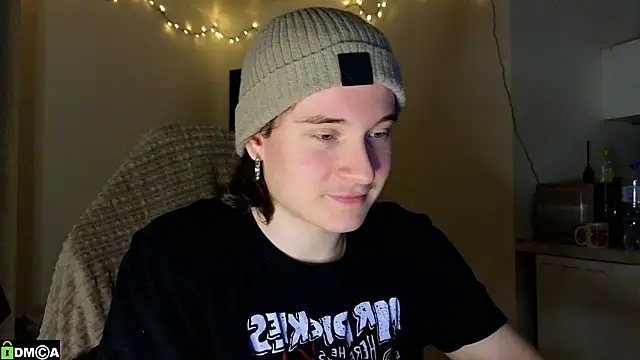 MoreRealAlex online show from February 10, 8:30 pm