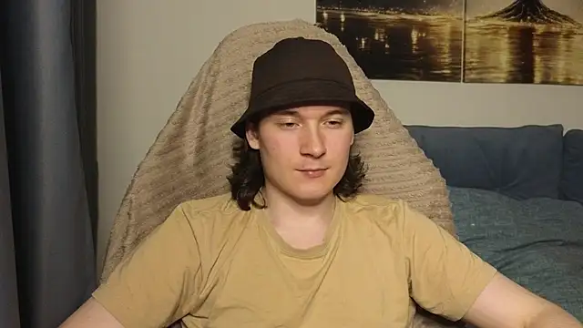 MoreRealAlex online show from June 25, 11:54 pm