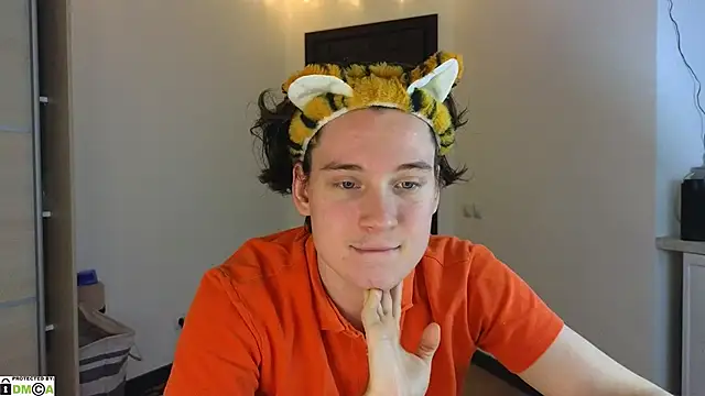 MoreRealAlex online show from February 10, 10:30 pm