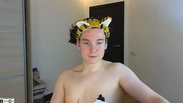 MoreRealAlex online show from February 11, 4:33 am