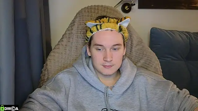 MoreRealAlex online show from April 19, 6:10 pm