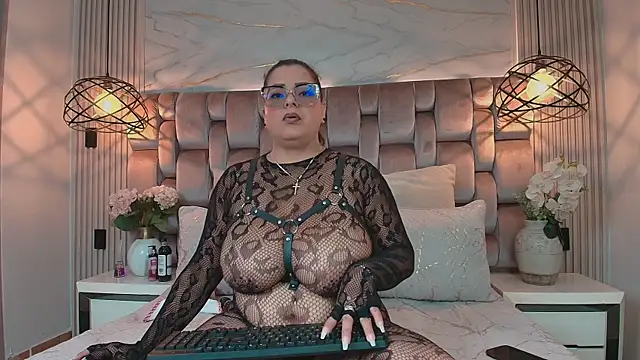 Snapshot of JenSexy_ chatting on June 6, 7:19 pm JenSexy online show from June 6, 7:19 pm