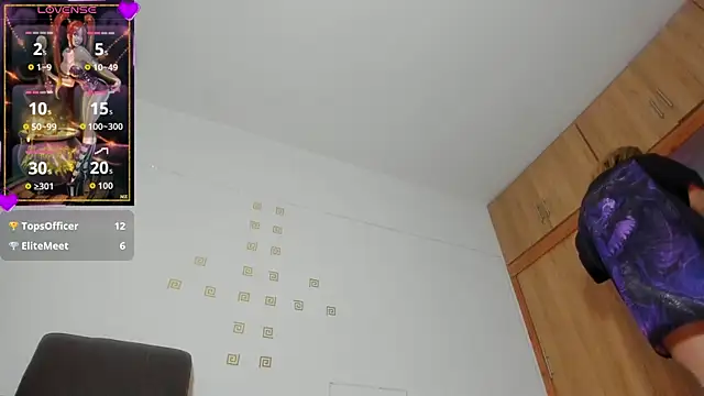 violetmontan online show from November 4, 3:05 pm